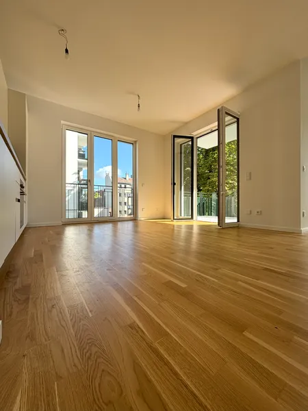 Helle 3 Zimmerwohnung im 5.OG * Balkon * Einbauküche * in einem ruhigen Neubauensemble * Zweitbezug — photo 1